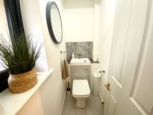 Guest WC- click for photo gallery